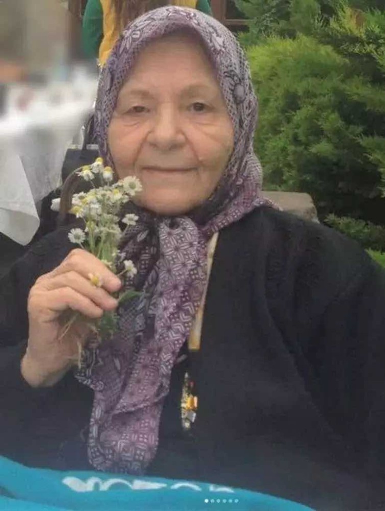 yildiz cagri atiksoy un aci gunu babaannesi vefat etti